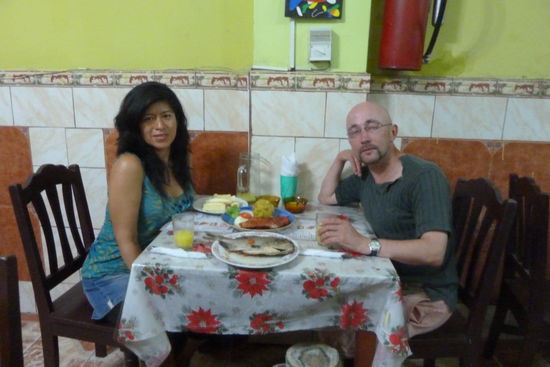 Maria y yo en el restauran Zorrito...la comida esta muy ricisimo