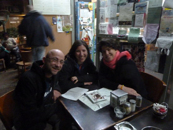 v.r.n.l. Tal(Tel Aviv),Amara(Boston),at least Enrico(Hamburg) beim Budda Burger fuer Veganer(bin aber nicht konvertiert)