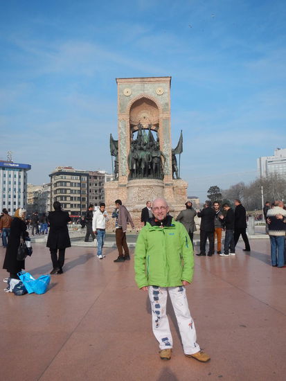 Am Taksim Platz,ist schon beeindruckend,wenn man weiß,was da vor kurzem noch los gewesen ist...