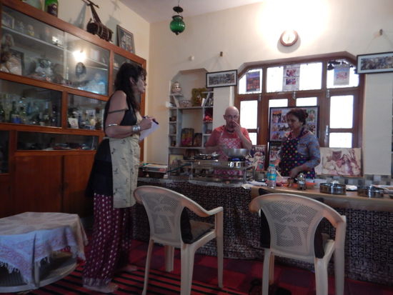 Master nebst Chefin Shivani und vorn Sharon aus England …