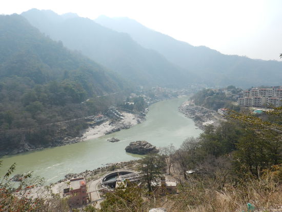 So was findet man auf dem Weg zum Neer Garh Waterfall...