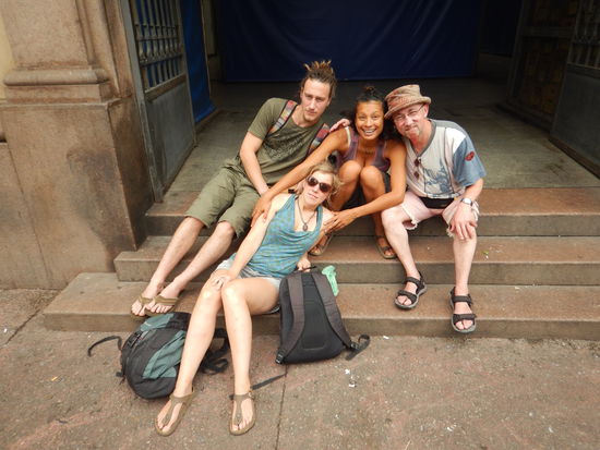 Unten sitzt Paulina,das da hinter ist ihr Freund dann kommt Nua und dann ich , Pascal, die hat fotografiert..