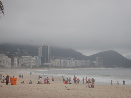 Ja Copacabana gibt es ja auch aber ohne Zahnseidenbikinis 
