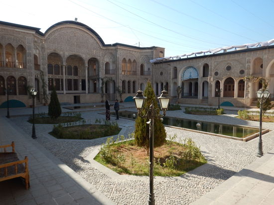 Das Tabatabai Haus, konnte leider nur zwei Fotos von Aussen machen, weil es wegen Renovierung geschlossen war...