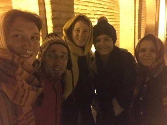 Die kleine Nurgin,das Mädchen mit der Bommelmütze hat ein Jahr lang Deutsch gelernt,und hat das schon so perfekt drauf gehabt, ich war schwer beeindruckt 