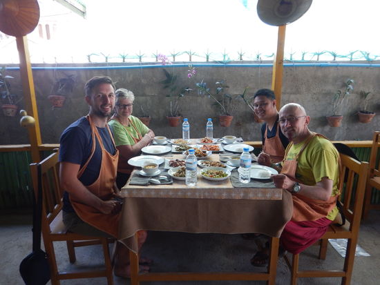 Auf der rechten Seite vorne Australien, dahinter Neuseeland und links dann der Philipino und vorn Ich 