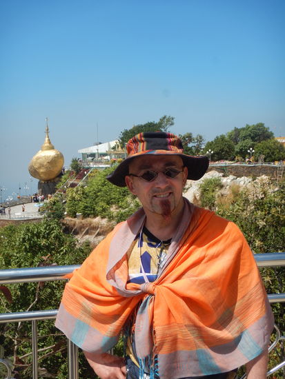 Das Tuch hab ich mir noch mal zugelegt, weil die Sonne mir sonst den Buckel verbrannt hätte...