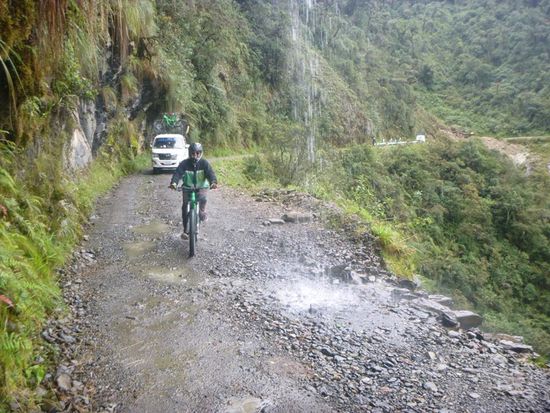 Also zwei Autos aneinander vorbei, wird knapp 