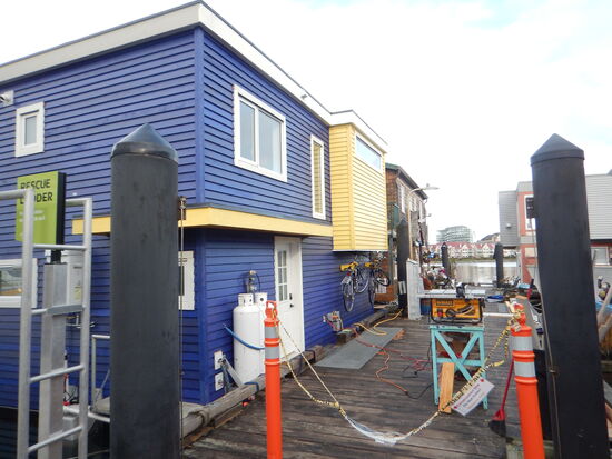 Victoria Floating House Market