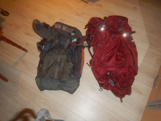 Rechts alter Rucksack (2008) Links neuer Rucksack (2021) hab bisschen Angst gehabt das der Alte auseinander fällt 