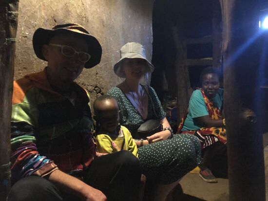 Maria und ich bei den Masai .