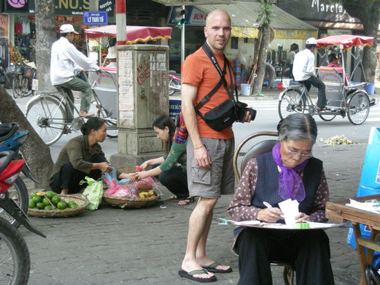 taegliches Strassengeschehen in Hanoi
