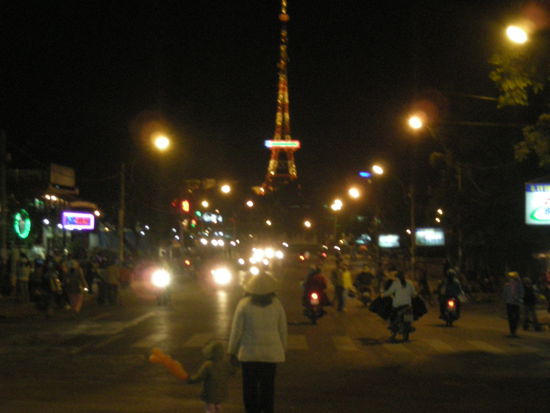 Wird auch Little Paris genannt. 
Wer kann erraten, warum?!?