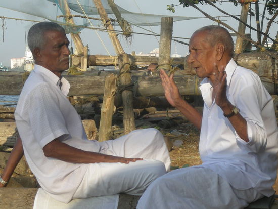 Stadtgespraeche bei Sonnenuntergang