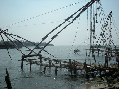 Chinesisches Fischernetz auf der Seite von Vypeen Island