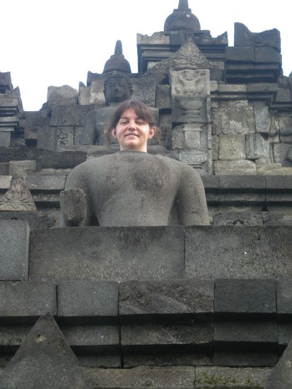 Denise hält ihren Kopf hin