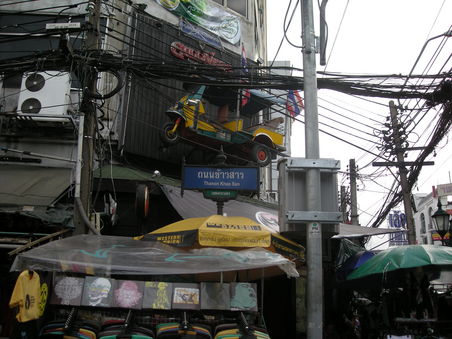 kann man das Schild noch lesen? Ist jedenfalls die Khao San Road mit gemeint