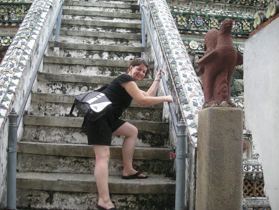 ganz schoen hoch und steil die Stufen