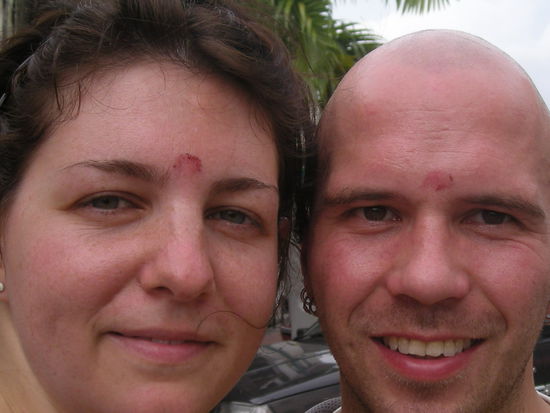 so sahen wir nach dem Besuch im Sri Mariamman Temple aus