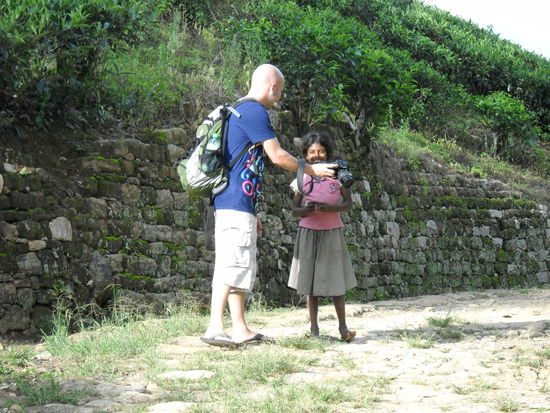 sie wollte gern fotographiert werden und forderte dann aber eine Einsicht des Bildes