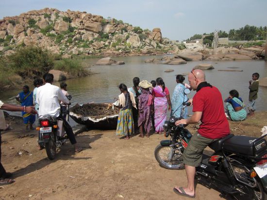 und damit es auch ein wenig interessant wird: über das Flüsschen Tungabhadra in der Nussschale....