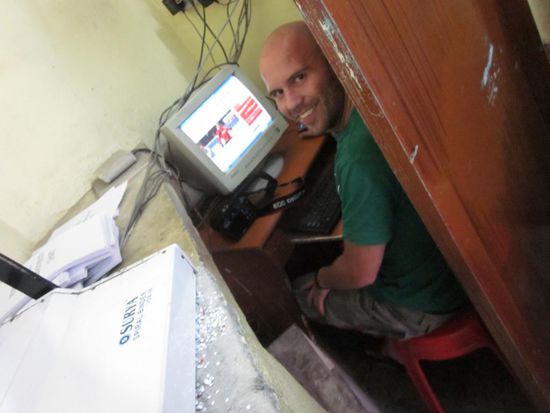 luxuriöses Internet-Cafe in der High-Tech-City Hyderabad...