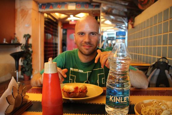 glücklich beim Essen sieht anders aus!