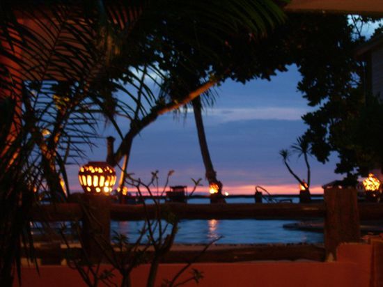 Sonnenuntergang heute Abend von unserem Bungalow aus (leider etwas unscharf)