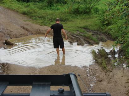 da muss er mal vorgehen und testen wie tief das Wasserloch ist...