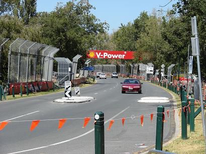 F1 strecke, sonst eine ganz normale Strasse....