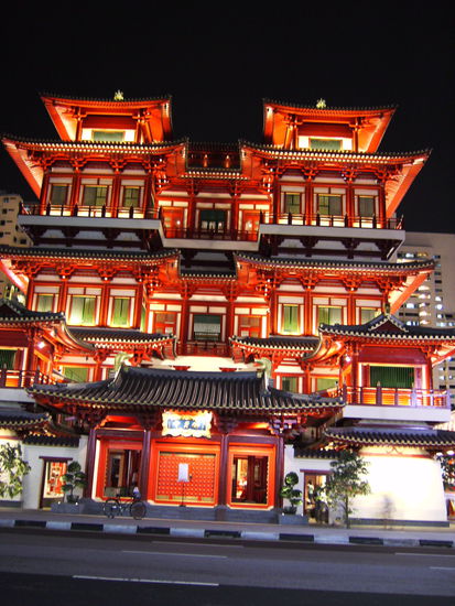 chines. Tempel bei Nacht