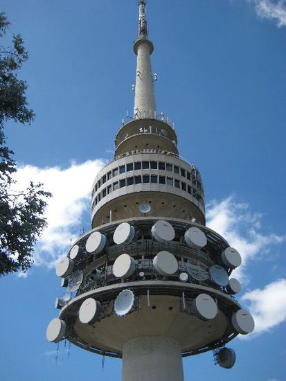 Die Übermittlungsanlagen des Telstra Towers.