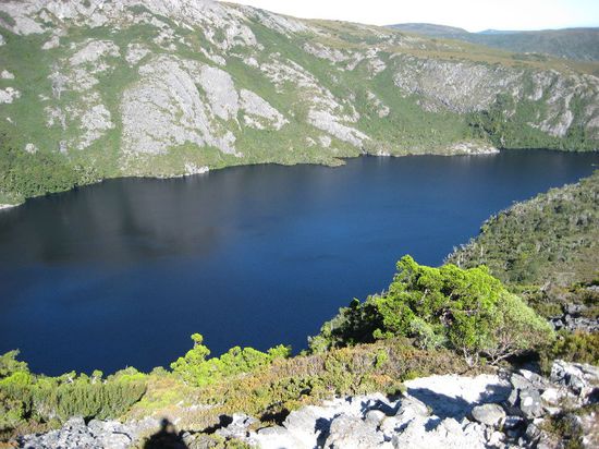 Aussicht auf den Crater Lake im Cradle Mountain National Park