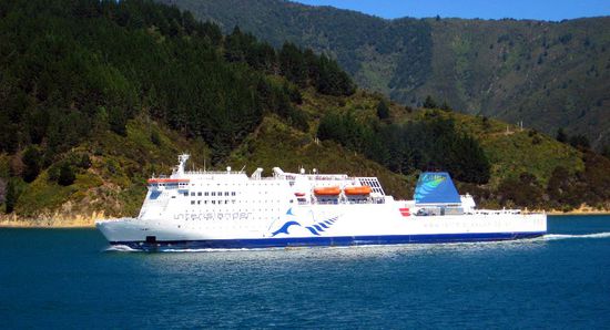 die Interislander Fähre (vom Schwesterschiff aus gesehen)