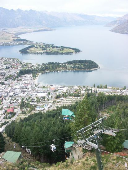Blick auf Queenstown von der Skyline Bergstation