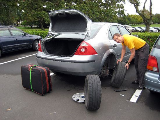 Schmidi, der Reifenwechsler...