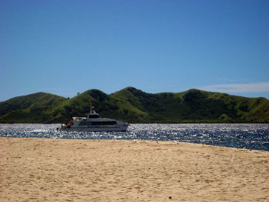 Die Fähre, welche zweimal täglich neue Reisegäste zur Insel, resp. die Rückreisenden ans Festland brachte.