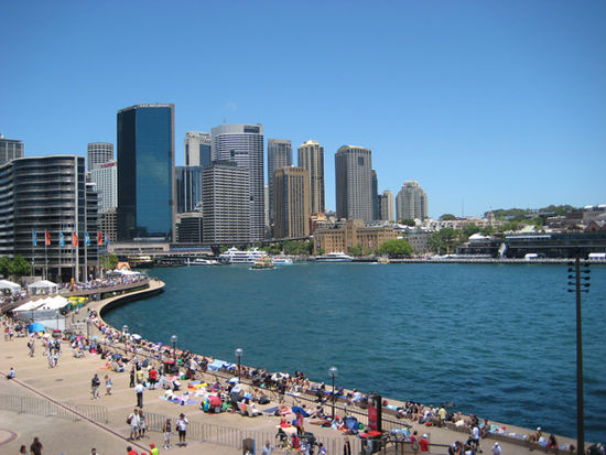 Sydney wartet aufs Feuerwerk (und das bereits um die Mittagszeit)