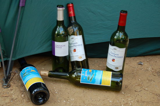 ...sowie die abendliche Degustation der oertlichen Roten Leib und Seele zusammen haelt!!!