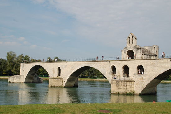 Bruecke 2: Sur le pont d'Avignon...