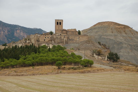 Immer noch kein Leben in der span. Weite - mittlerweile sind auch die Doerfer verlassen....