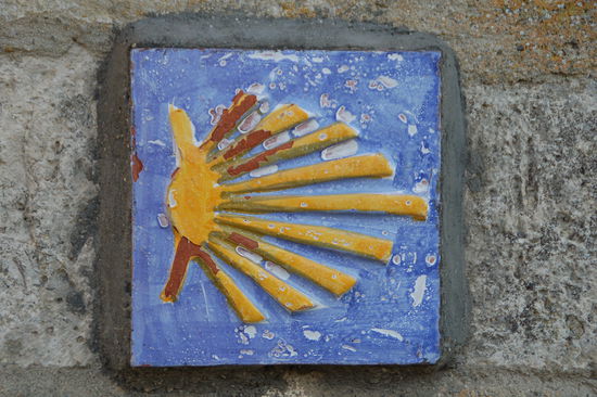 Fuer ein Pilgern auf dem "rechten Weg" - das Symbol der Jakobspilger