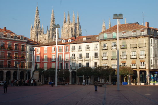 Ueberragt von der Kathedrale: die Placa Mayor, die gute Stubb` von Burgos