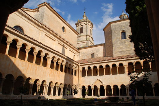 Innenansicht - St. Domingo do Silos (mit dem beruehmten doppelstoeckigen romanischen Kreuzgang)