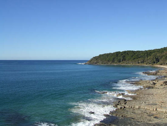 Der Weg durch den Nationalpark von Noosa führte uns am wunderschönen, türkisblauen Meer entlang.....