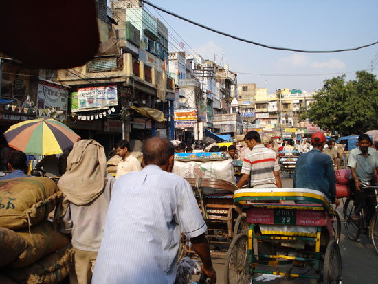 Eine volle Strasse in Old Delhi (kommt nicht wirklich gut zur geltung)
