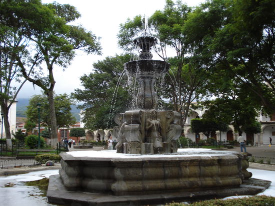 Brunnen im Parque Central in Antigua