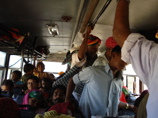 Reise von Shiv nach Jaisalmer im oeffentlichen Bus