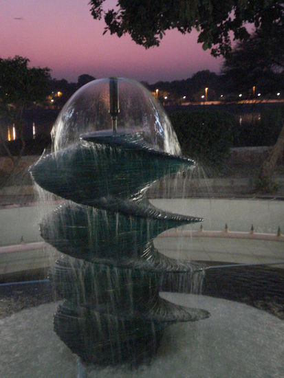 Kleiner Brunnen im Sonnenuntergang