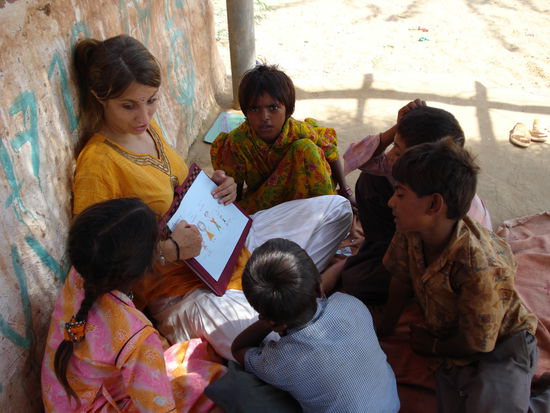 versuche ihnen den Wortschatz der Familie beizubringen